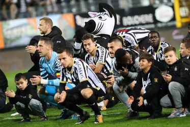 Charleroi blijft bovenin meedraaien na winst op AA Gent