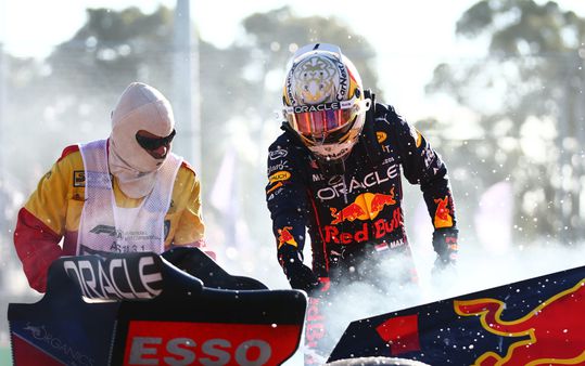 🎥 | Max Verstappen grapt over DNF's: 'Voor- of achteraan starten maakt niet uit, ik finish toch niet'