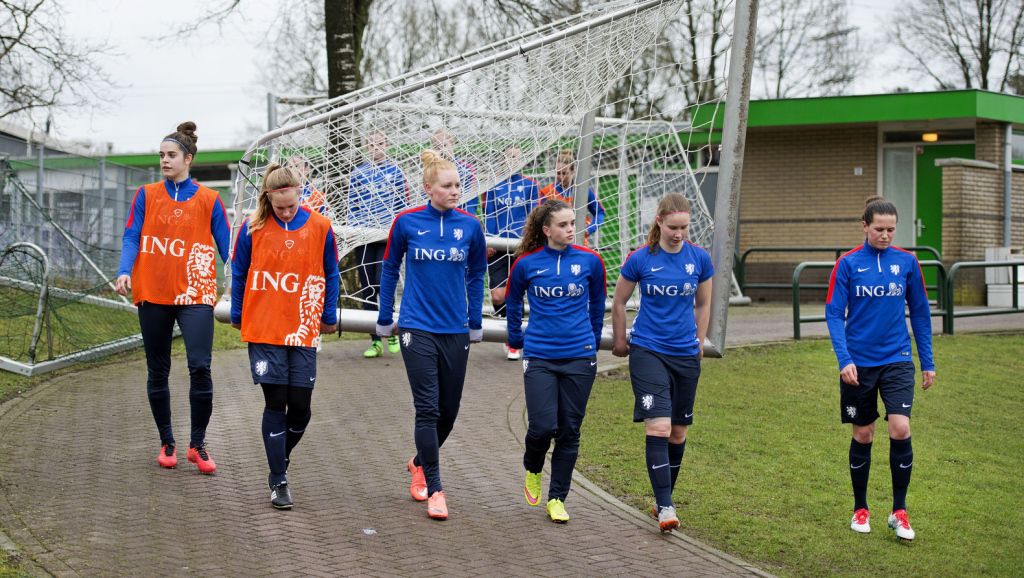 Leeuwinnen trainen met halve selectie in aanloop naar OKT