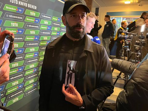 Mooi! Ruud van Nistelrooij had foto van Thijs Slegers in zijn binnenzak zitten