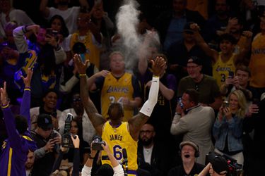 Lakers verpesten streak voorspellende hond en houden titelhouder Warriors uit Conference Finals