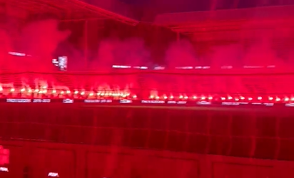🎥 | Fans van PSV nemen afscheid van Thijs Slegers