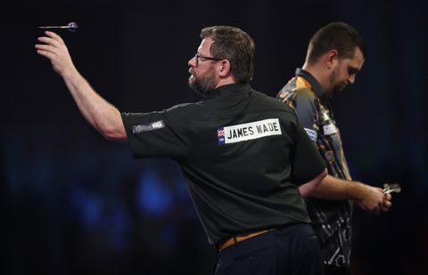 Martijn Kleermaker uitgeschakeld op WK na rampzalige avond tegen dartsmachine James Wade