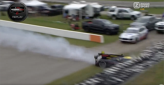🎥 | Renger van der Zande crasht ontzettend hard bij IMSA Sportscar Championship