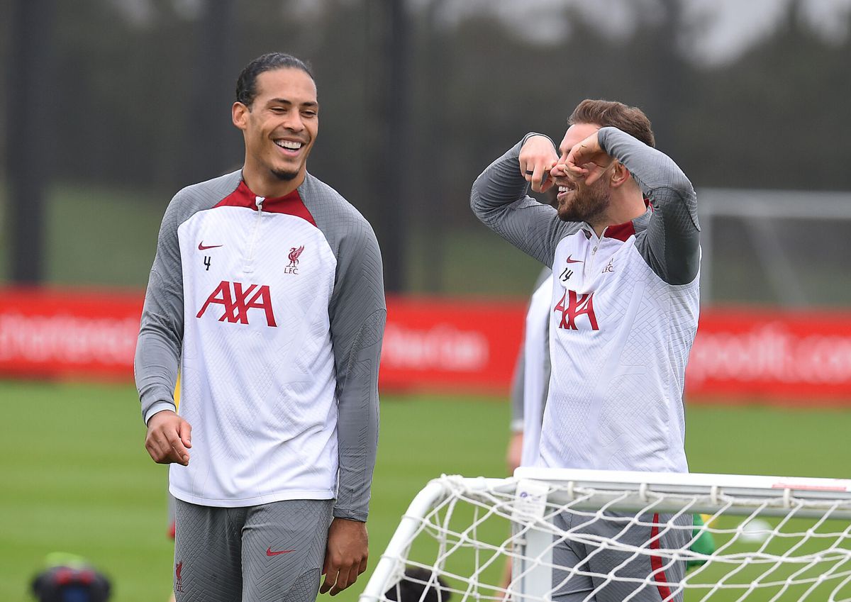 Virgil van Dijk lijkt klaar voor rentree bij Liverpool: 'Hij ziet er fit uit'