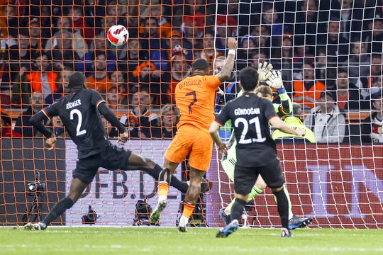 🎥 | Oranje-goudhaantje Bergwijn: invaller jaagt gelijkmaker binnen tegen Duitsland