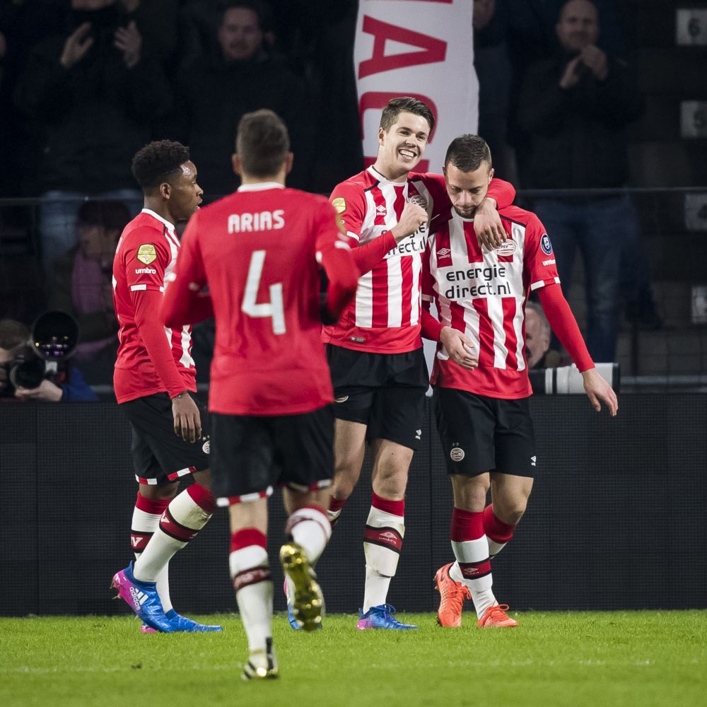 PSV blijft in Feyenoord-spoor dankzij moeizame zege op NEC