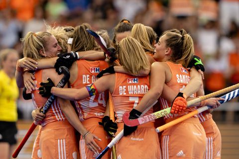 Hockeysters mogen zich melden bij halve finales WK na benauwde zege op België
