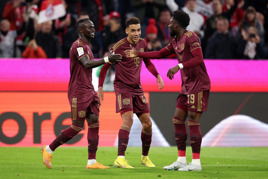 Tiener Musiala leidt Bayern München langs Bayer Leverkusen, Frimpong en Bakker geslachtofferd