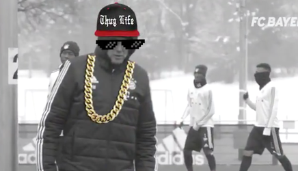 Thug Life! Bayern-coach Heynckes scoort nonchalant met de hak (video)