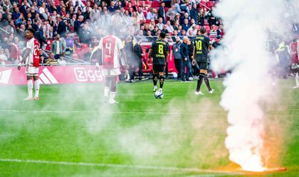 📸 | Vuurwerkgooiers verknalden naast Ajax - Feyenoord ook wens van doodzieke jonge fan