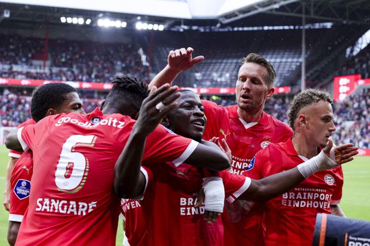 🎥 | Tevreden Peter Bosz na zege PSV op Forest: 'Ben een man met veel zelfvertrouwen'