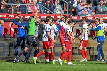 FC Utrecht fronst de wenkbrauwen: 'Drie afgekeurde goals, we hadden de VAR niet mee'