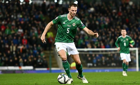 🎥​ | Jonny Evans prikt in de 93e minuut de 2-2 binnen bij Noord-Ierland - Cyprus