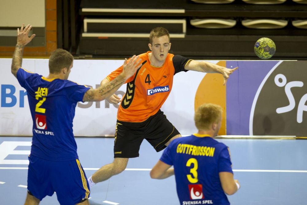 Nederlandse handballers kansloos tegen olympisch kampioen Denemarken