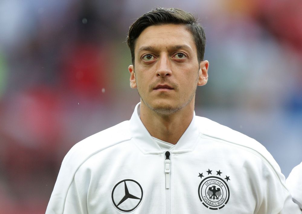 Duitse teammanager komt met goed nieuws: 'Blessure Özil geen gesprek meer'