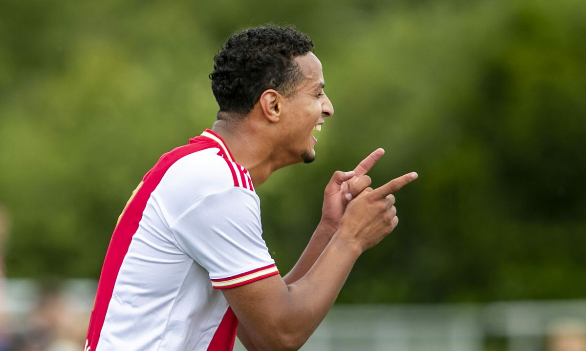 📸 | Mohamed Ihattaren propt zich vol met loempia's terwijl Juventus hem ontslaat