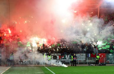 🎥 | Feyenoord-fans op slooptocht in en rond stadion van Graz