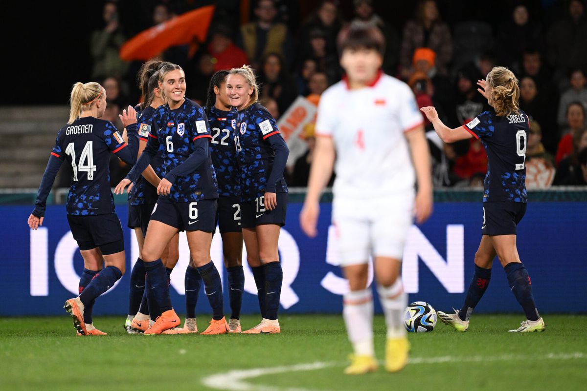 🌪️ |  Leeuwinnen groepswinnaar op WK! Oranje storm blaast arme Vietnamezen van het veld