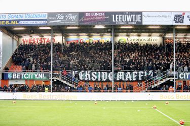 😂 | FC Volendam-speaker krijgt lachers op de hand bij opratelen opstellingen