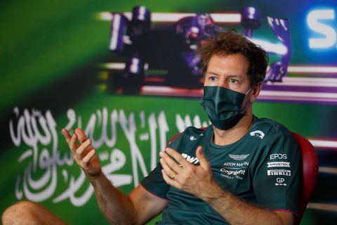 Held! Sebastian Vettel organiseert kartwedstrijd voor Saudische vrouwen in Jeddah