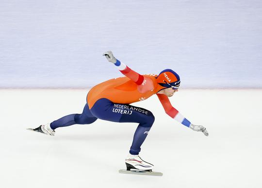 Patrick Roest zet solide tijd neer op 500 meter, alleskunner Nils van der Poel verrast