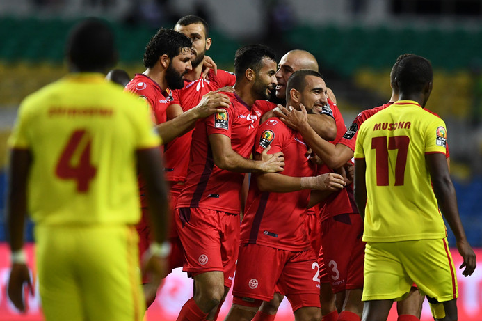 Algerije kan kwartfinale gedag zeggen na doelpuntrijke winst Tunesië