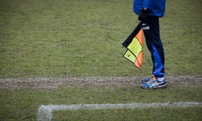 Afschuwelijke beelden! 14-jarige jongen mishandeld op voetbalveld