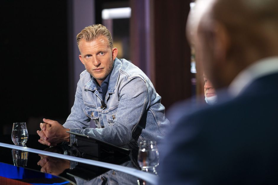 'Dirk Kuyt toont na 1 jaar van geheime afspraakjes zijn nieuwe liefde'