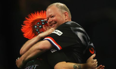 Peter Wright stuurt Raymond van Barneveld naar huis bij German Darts Open
