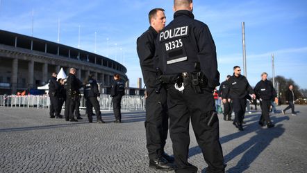 Grote politiemacht beveiligt duel tussen Duitsland en Engeland