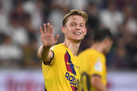 Frenkie doet 'de broekjes groeien': 'Hij behandelt de bal beter dan een tiener zijn smartphone'