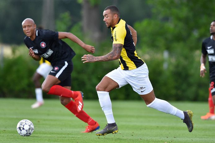 Ondanks hattrick Darfalou begint Vitesse met een nederlaag