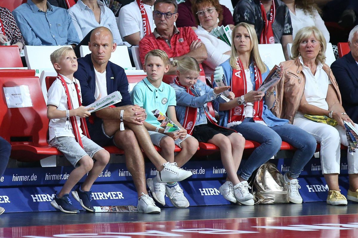 Robben gaat team van zijn zoontje trainen: 'Naar binnen snijden en met links afronden'