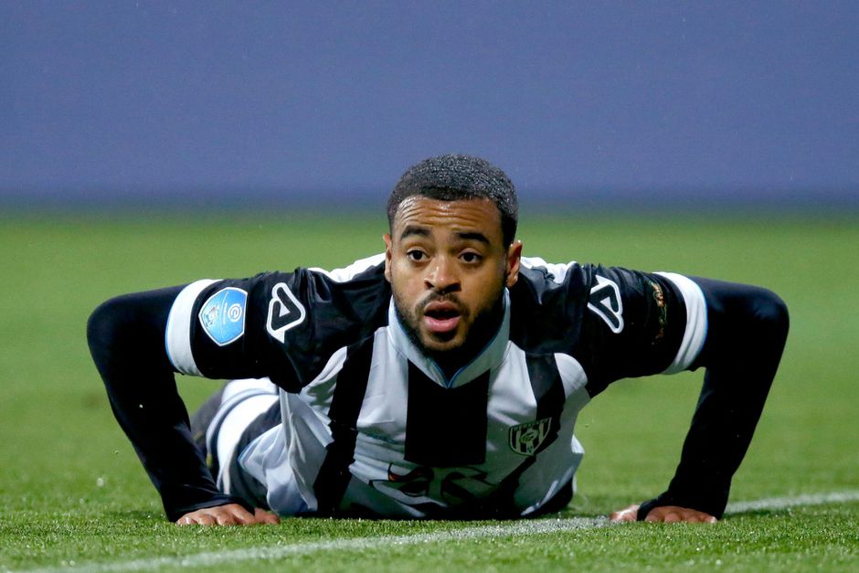 Definitief: Brandley Kuwas vertrekt na de play-offs naar club in Dubai