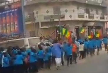Enorm kinderfeest in Senegal vlak voor de start van WK-duel (video's)