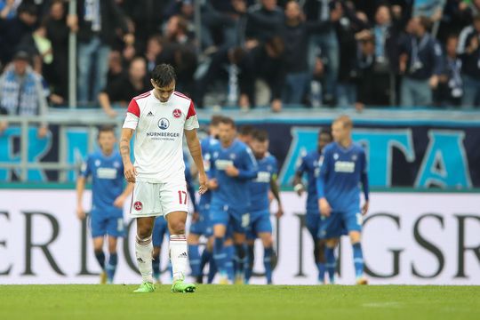 Foutje! Politie begeleidt bus met FC Nürnberg-fans in plaats van spelersbus naar het stadion