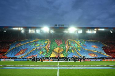 🎥 | Basel-fans zijn klaar voor Conference League-finale met dit gestoorde spandoek