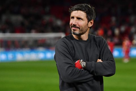 Mark van Bommel blijft winnen met Antwerp; 1e goal Vincent Janssen