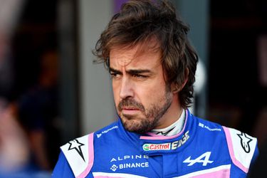 Fernando Alonso vergelijkt zichzelf met Lewis Hamilton: ‘Soms moet je hard vechten om er wat uit te halen'