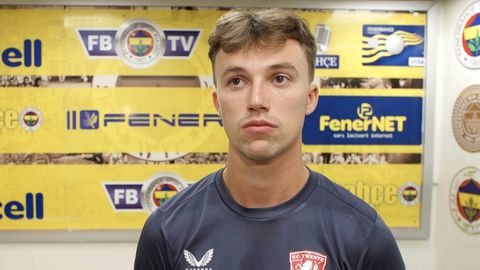 🎥 |  Na rode kaart kan er geen lach vanaf bij gefrustreerde Youri Regeer: 'Lijkt me logisch'