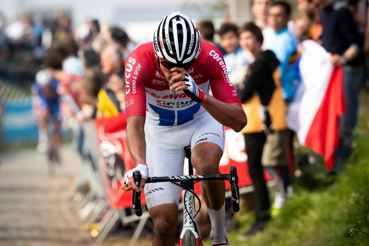 Debutant Van der Poel rijdt ijzersterke Ronde van Vlaanderen, maar wordt toch 4e: ‘Misschien ondankbaar, maar is niet anders’