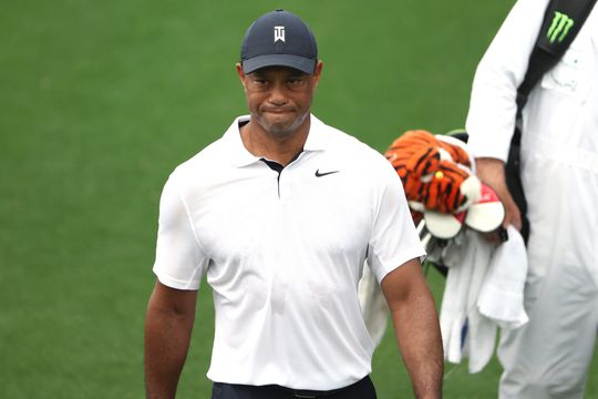 🎥 | Slechtste start sinds 2005: Tiger Woods mist werkelijk (bijna) elke kans