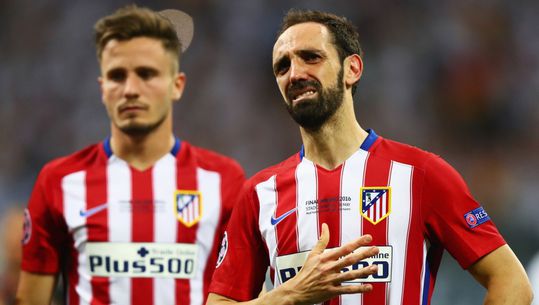 Juanfran ontroostbaar na gemiste penalty (video)