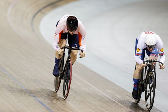 Harrie Lavreysen verliest sprint, maar wint keirin tijdens UCI Champions League