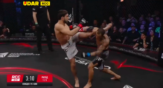 🎥 | Snelle KO: 'Super Saiyan' Svischev slaat opnieuw toe met highkick-handelsmerk