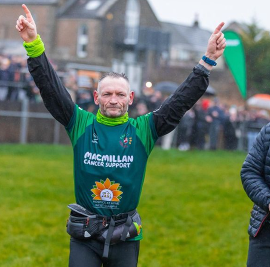 Wat een held! Engelse man rende 365 marathons in 2022 (iedere dag 1)