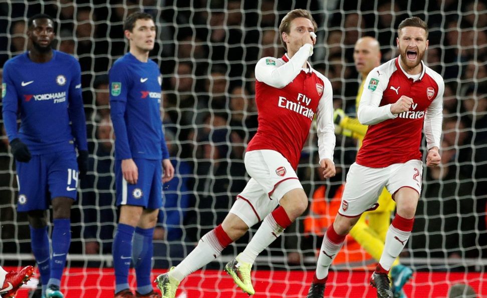 Arsenal wint Londense clash van Chelsea en staat in League Cup-finale (video)