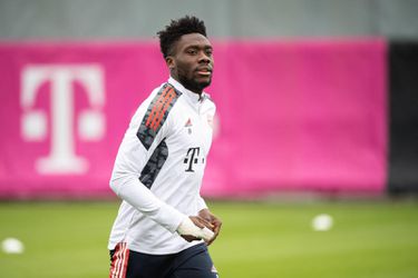 Alphonso Davies is na 5 maanden eindelijk van z'n hartproblemen af en krijgt tegen Villarreal meteen basisplaats