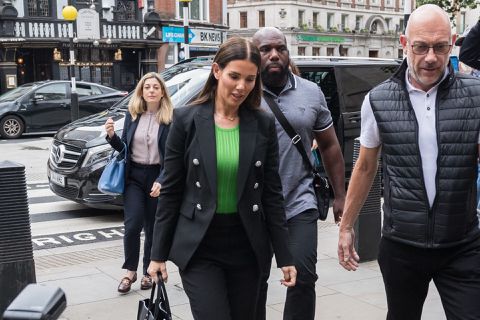 Vardy verliest van Rooney in rechtszaak! 2 voetbalvrouwen tegenover elkaar voor Engelse rechter